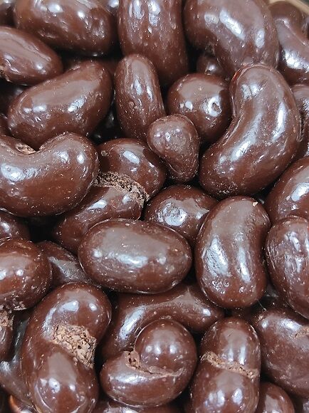 BOMBONES DE ANACARDO CON CHOCOLATE NEGRO (ESPAÑA)