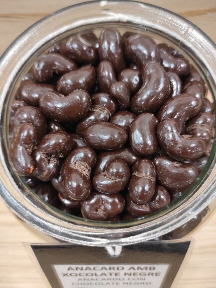 BOMBONES DE ANACARDO CON CHOCOLATE NEGRO (ESPAÑA)
