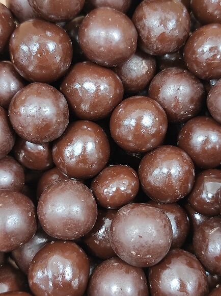 BOMBONES DE AVELLANA CON CHOCOLATE NEGRO (ESPAÑA)