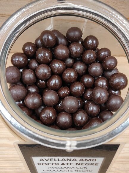 BOMBONES DE AVELLANA CON CHOCOLATE NEGRO (ESPAÑA)