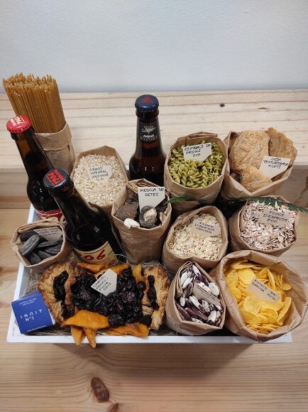 CESTA ALIMENTACIÓN + CHAMPÚ Nº 0002 (SILLA)