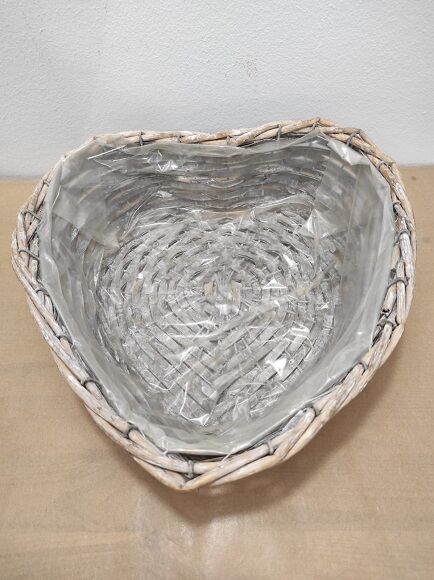 CESTA PEQUEA MIMBRE CORAZN 22 x 22 x 8 CM 1 UD