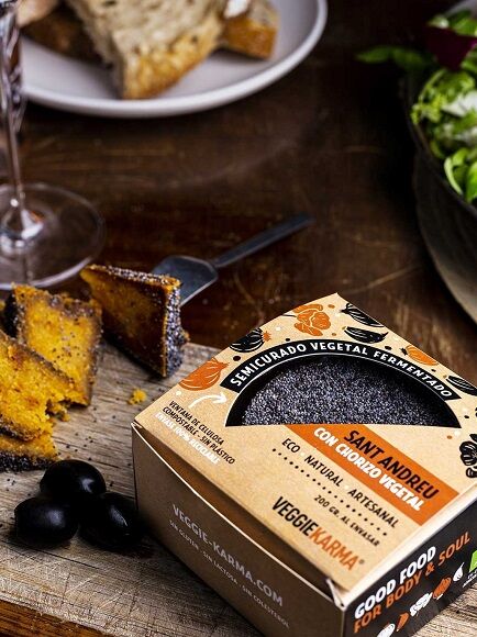 QUESO VEGANO SANT ANDREU SEMICURADO CON EMBUTIDO DE CALABAZA 200 GR 1 UD. - SIN GLUTEN (BARCELONA) VEGGIE KARMA - ECO