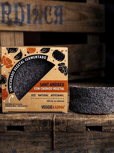 QUESO VEGANO SANT ANDREU SEMICURADO CON EMBUTIDO DE CALABAZA 200 GR 1 UD. - SIN GLUTEN (BARCELONA) VEGGIE KARMA - ECO