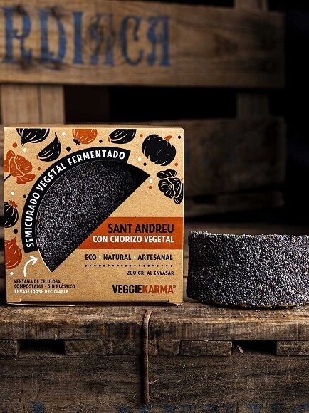 QUESO VEGANO SANT ANDREU SEMICURADO CON EMBUTIDO DE CALABAZA 200 GR 1 UD. - SIN GLUTEN (BARCELONA) VEGGIE KARMA - ECO