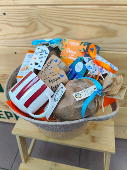 CESTA ALIMENTACIÓN Y COSMÉTICA Nº 0059 "PASEO DE VERANO" 1 UD (SILLA) RAONS DE PES