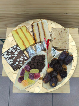 BANDEJAS DE DULCES PERSONALIZADAS, EJEMPLO Nº 006 "BOMBONES, TURRONES, FRUTAS Y GOMINOLAS" 1 UD (SILLA) RAONS DE PES