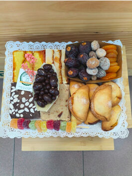 BANDEJAS DE DULCES PERSONALIZADAS, EJEMPLO Nº 011 "BOMBONES, TURRONES, FRUTAS, GOMINOLAS Y PASTELITOS" 1 UD (SILLA) RAONS DE PES