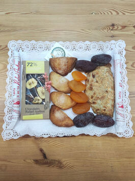 BANDEJAS DE DULCES PERSONALIZADAS, EJEMPLO Nº 012 "CHOCOLATES, FRUTAS Y PASTELITOS" 1 UD (SILLA) RAONS DE PES