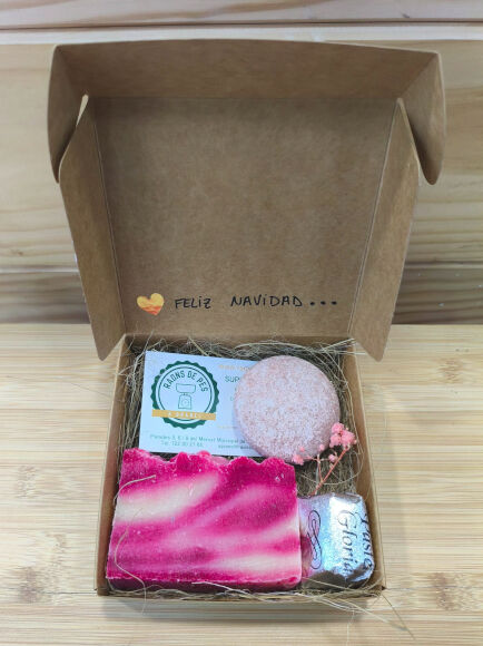 CESTA COSMÉTICA Nº 0061 "PETITS PLAERS CONSCIENTS" 1 UD (SILLA) RAONS DE PES