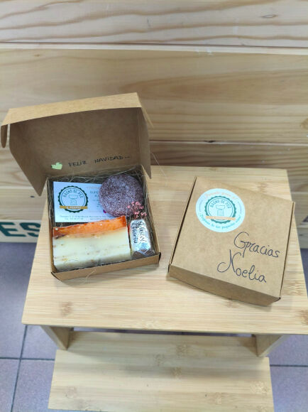 CESTA COSMÉTICA Nº 0061 "PETITS PLAERS CONSCIENTS" 1 UD (SILLA) RAONS DE PES