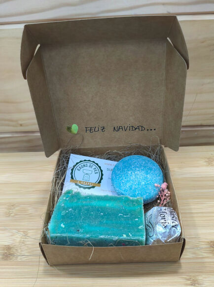 CESTA COSMÉTICA Nº 0061 "PETITS PLAERS CONSCIENTS" 1 UD (SILLA) RAONS DE PES