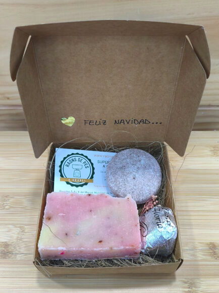 CESTA COSMÉTICA Nº 0061 "PETITS PLAERS CONSCIENTS" 1 UD (SILLA) RAONS DE PES