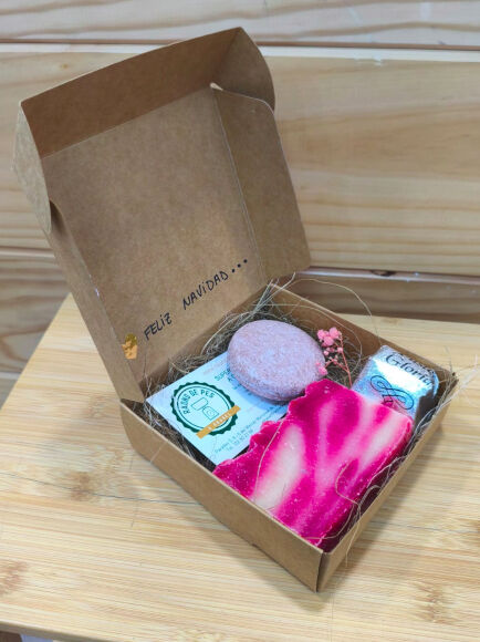 CESTA COSMÉTICA Nº 0061 "PETITS PLAERS CONSCIENTS" 1 UD (SILLA) RAONS DE PES