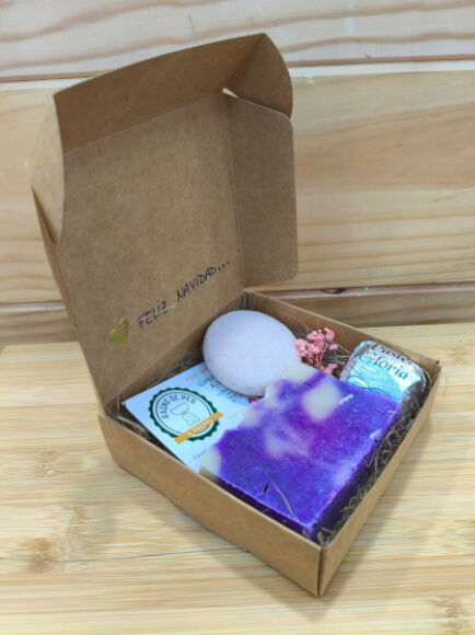 CESTA COSMÉTICA Nº 0061 "PETITS PLAERS CONSCIENTS" 1 UD (SILLA) RAONS DE PES