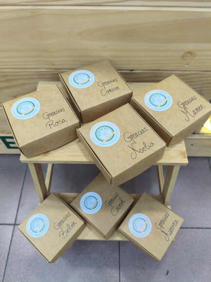 CESTA COSMÉTICA Nº 0061 "PETITS PLAERS CONSCIENTS" 1 UD (SILLA) RAONS DE PES